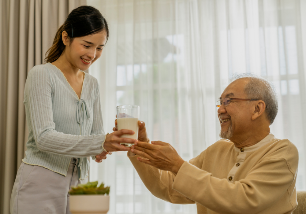 Uống sữa Ensure trước khi đi ngủ tốt cho sức khỏe người cao tuổi