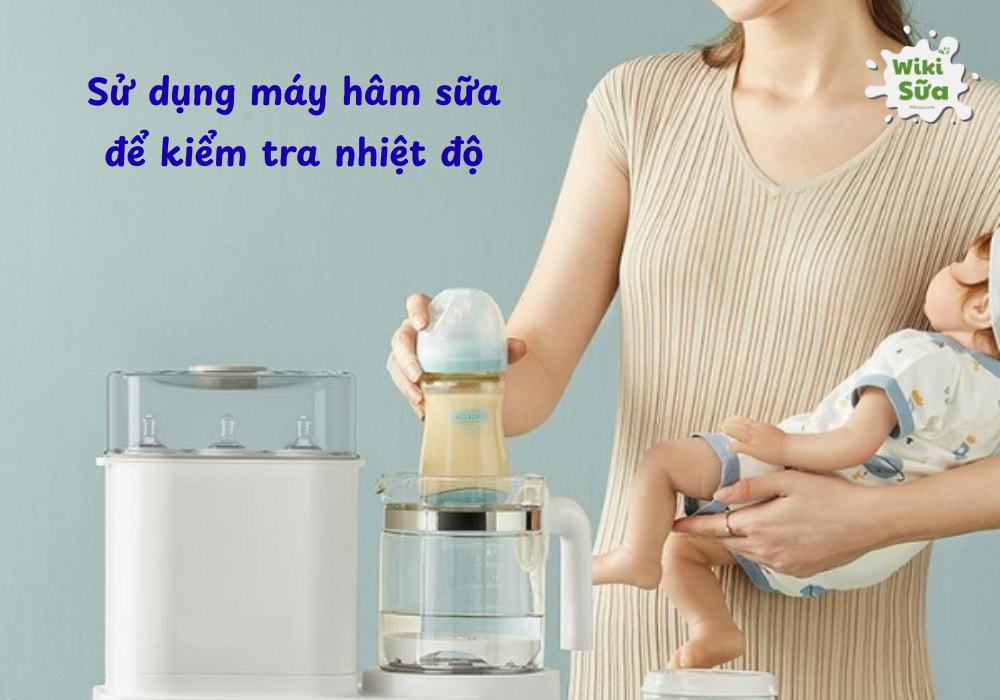 Sử dụng máy hâm sữa để kiểm tra nhiệt độ sữa 