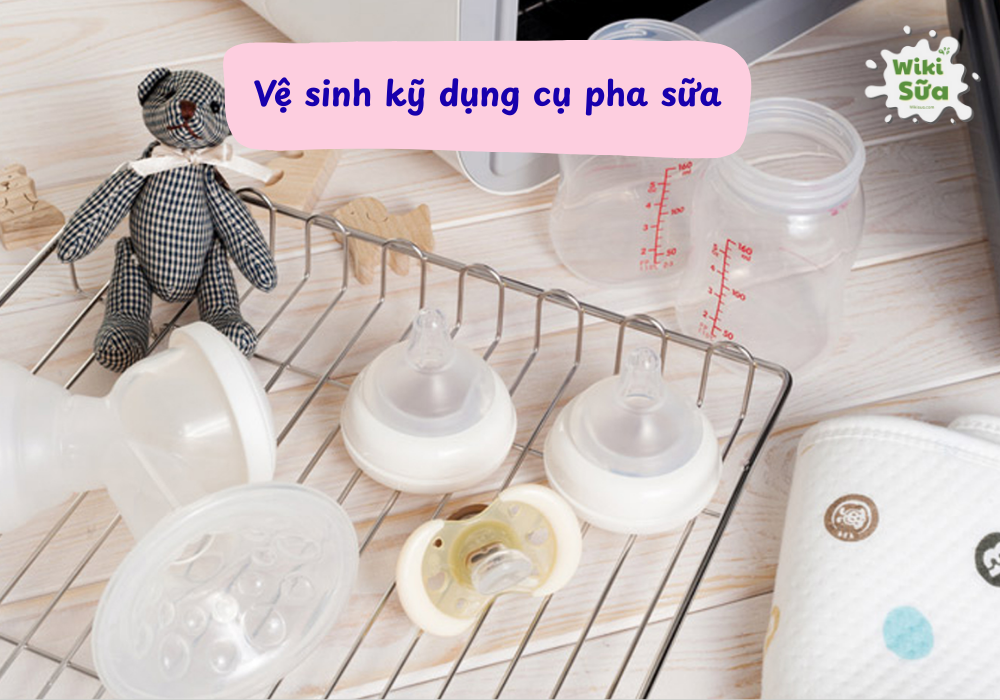 Lưu ý vệ sinh dụng cụ pha sữa bà bình cho bé bú